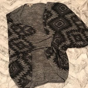Black and grey printed slouchy cardigan 🖤